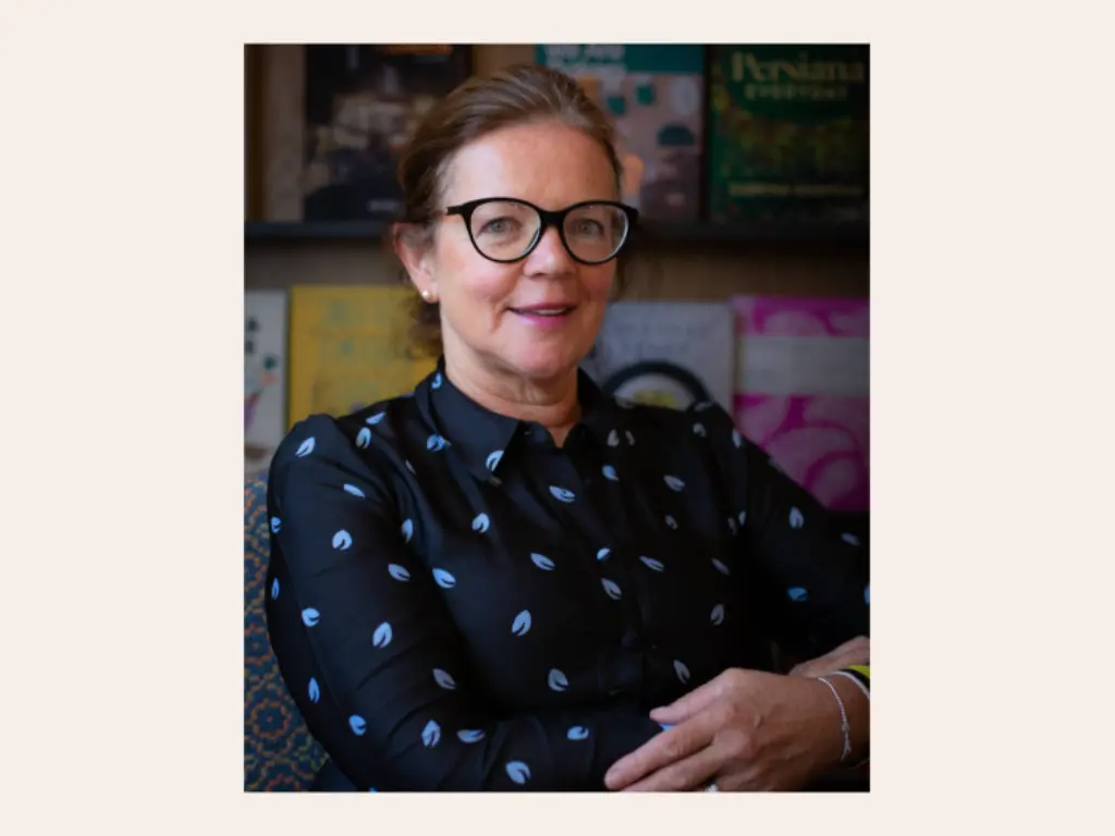 Julie Finch portrait - social