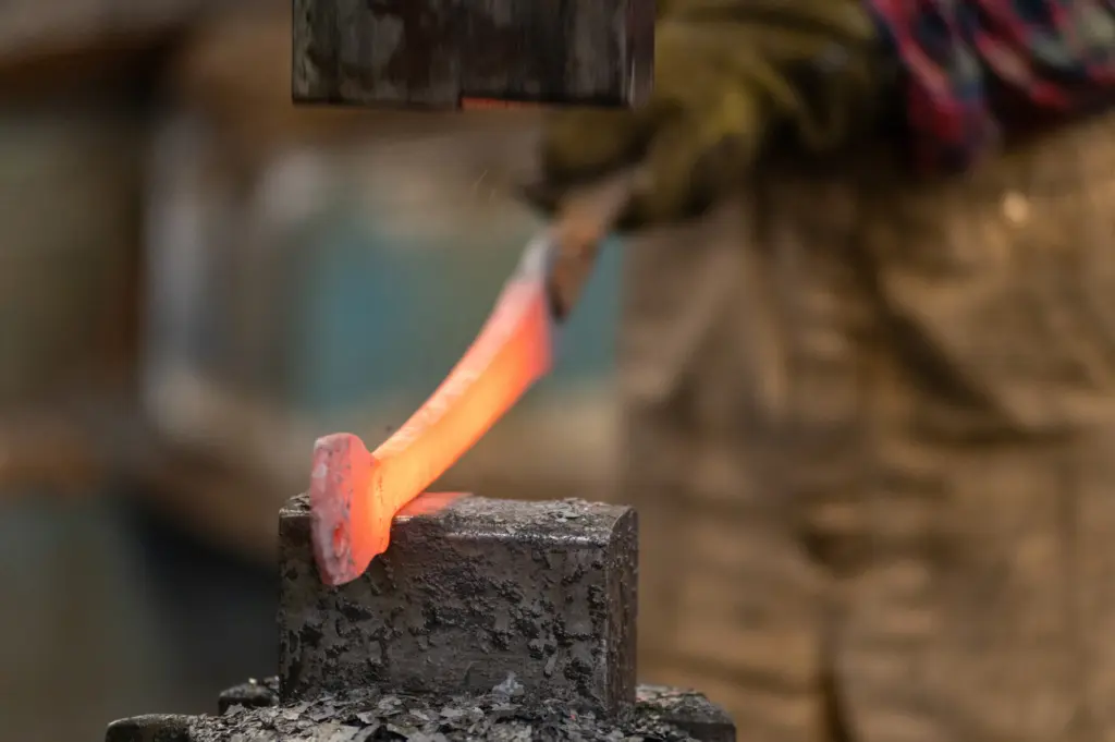 Hammering metal