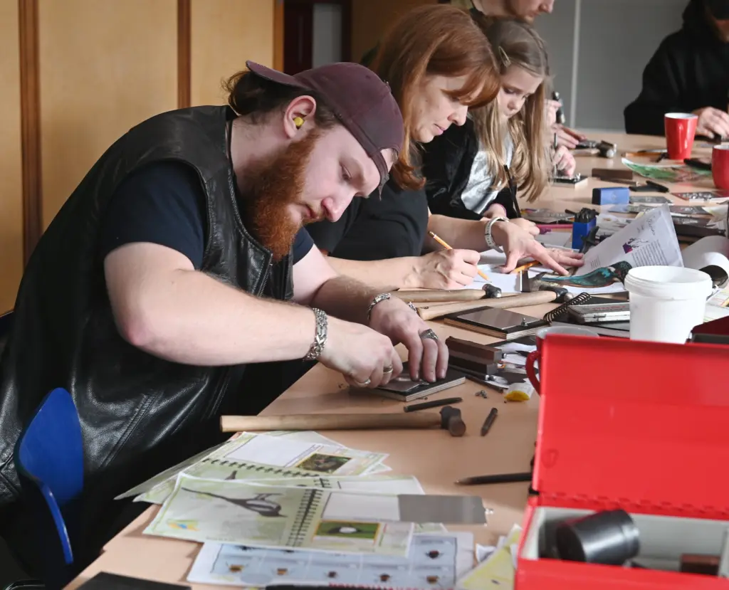 EFI Chasing Nature 01